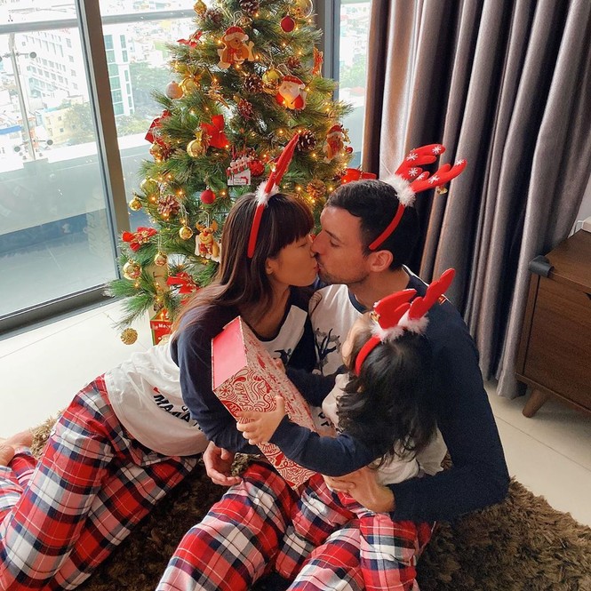 Phát 'sốt' với cách trang hoàng nhà cửa chuẩn bị đón Noel của sao Việt - ảnh 5
