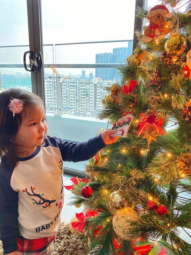 Phát 'sốt' với cách trang hoàng nhà cửa chuẩn bị đón Noel của sao Việt - ảnh 6