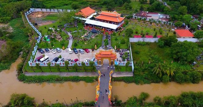 Đàm Vĩnh Hưng làm 'lộ' phòng chứa trầm hương trăm tỉ của Hoài Linh - ảnh 9