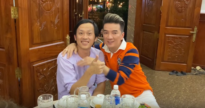Đàm Vĩnh Hưng làm 'lộ' phòng chứa trầm hương trăm tỉ của Hoài Linh - ảnh 5