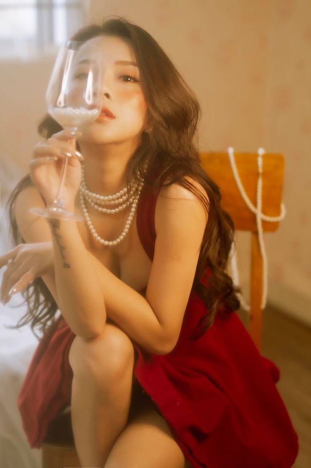 Mê mẩn ngắm bộ ảnh mừng Giáng sinh quyến rũ của bạn gái cũ Đặng Văn Lâm - ảnh 1