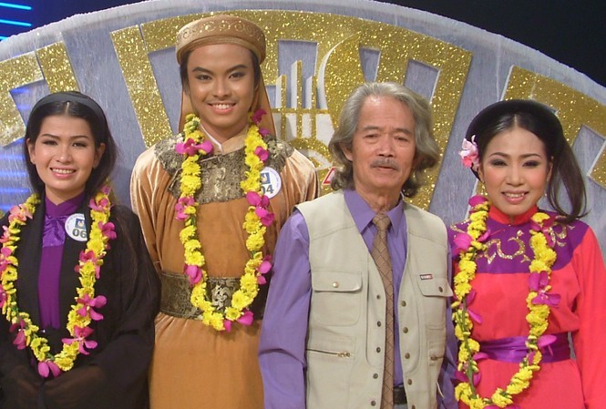 Showbiz 31/12: Vì sao Phương Mỹ Chi bất ngờ rời công ty Quang Lê? - ảnh 3