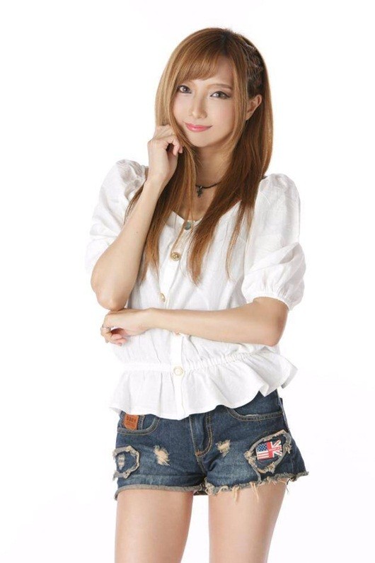 Showbiz 31/12: Vì sao Phương Mỹ Chi bất ngờ rời công ty Quang Lê? - ảnh 4