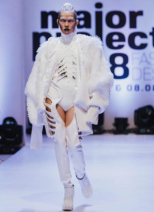 Showbiz 4/5: Người mẫu unisex của Việt Nam qua đời vì bị viêm tụy cấp - ảnh 1