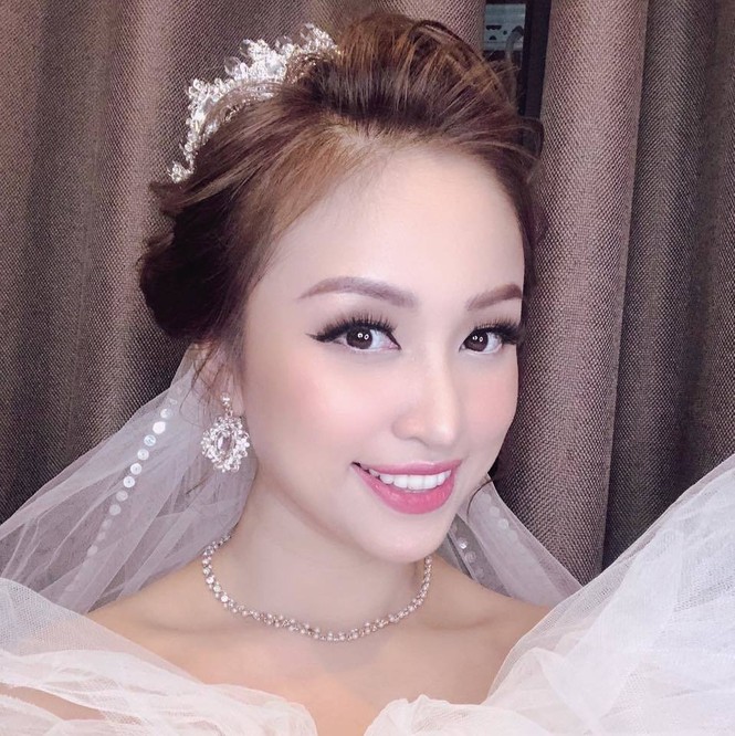Showbiz 5/6: MC Vân Hugo đã sẵn sàng cho trang mới cuộc đời - ảnh 1