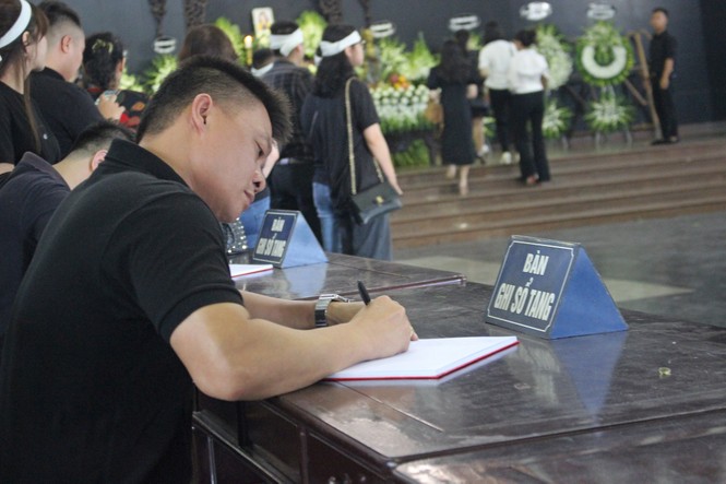BTV Long Vũ 'nhắn gửi' MC Diệu Linh trong giây phút tiễn biệt - ảnh 1