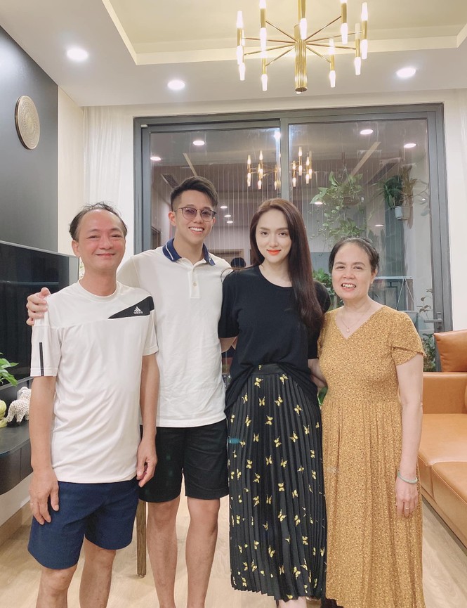 Bùi Tiến Dũng thể hiện tình cảm 'ngọt lịm' với bạn gái mẫu Tây - ảnh 2