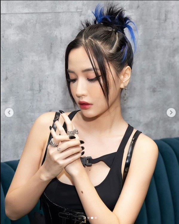Sắc vóc nóng bỏng của ca sỹ 'Ghen cô vy' trong bộ bơi gợi cảm - ảnh 5