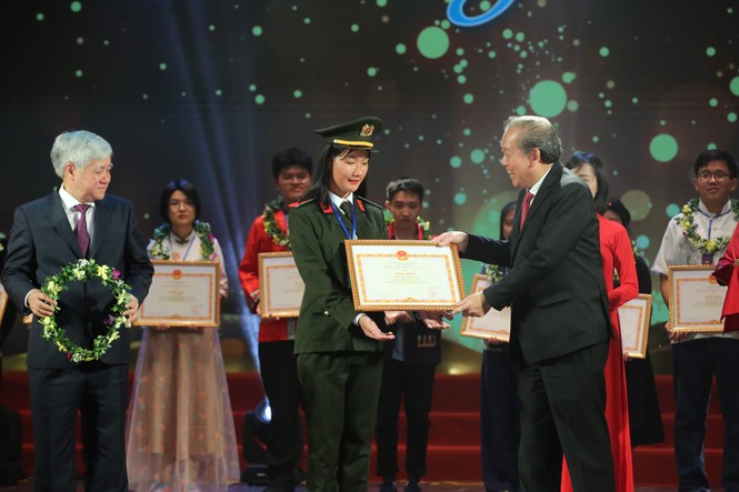 Ba cô gái người dân tộc thiểu số có thành tích học tập 'khủng' nhất - ảnh 1