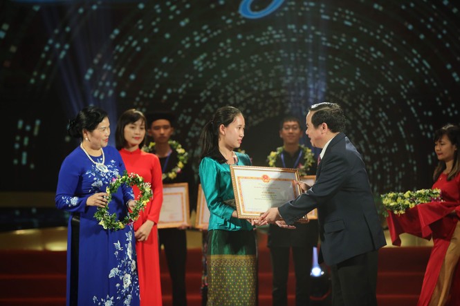 Những chàng trai cô gái dân tộc thiểu số dưới 10 ngàn người đỗ đại học - ảnh 4