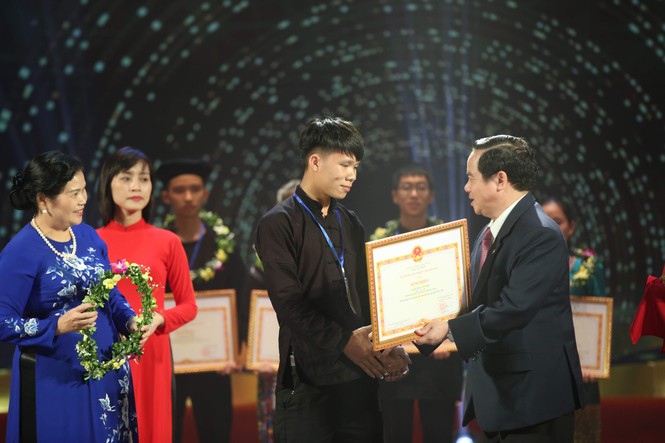 Những chàng trai cô gái dân tộc thiểu số dưới 10 ngàn người đỗ đại học - ảnh 5