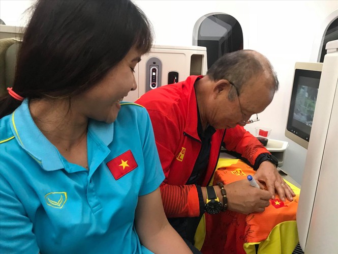 Rộn ràng ngày về - ảnh 1