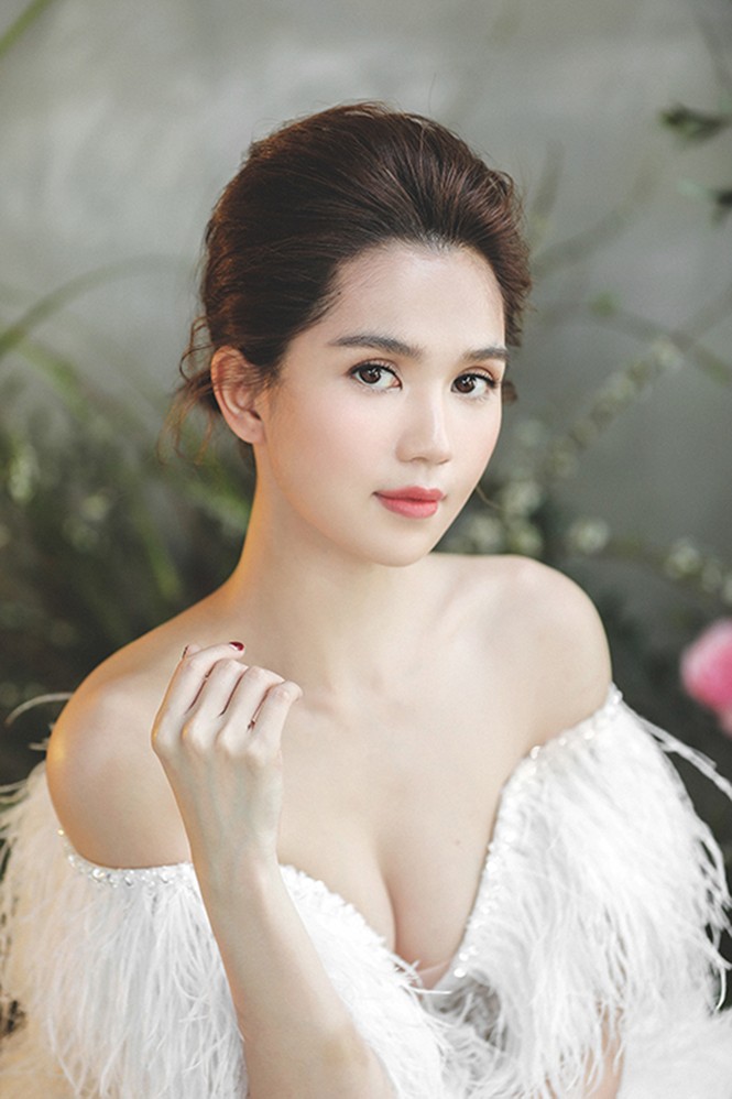 Ngọc Trinh và nụ hôn 'dậy sóng' - ảnh 1