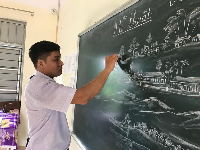 Những bức tranh phấn trắng của thầy Hùng - ảnh 2