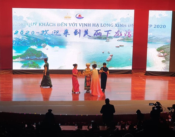 Vụ 600 khách Trung Quốc tự tổ chức sự kiện: Doanh nghiệp coi thường luật? - ảnh 1