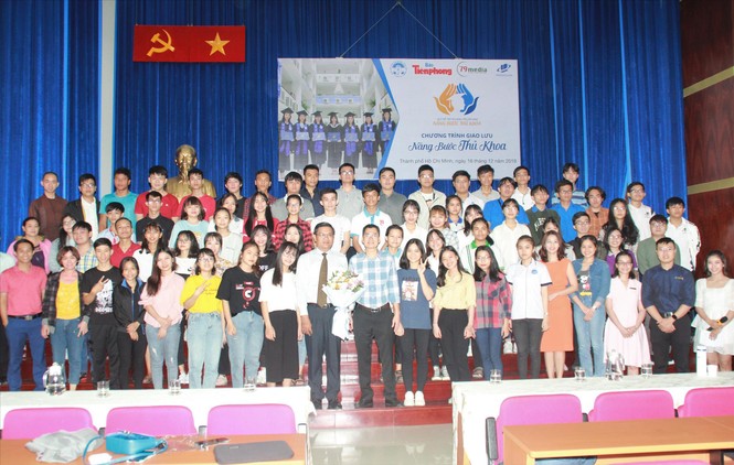 Hoc bổng nâng bước thủ khoa 2019: Ngày thu hoạch nhiều kiến thức, kỹ năng - ảnh 1