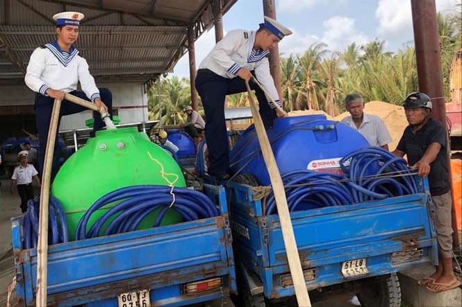 Ấm áp tình người giữa dịch COVID-19: Ngàn suất cơm miễn phí tặng người nghèo - ảnh 2