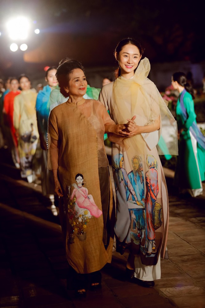 Lung linh áo dài trên nền di sản - ảnh 2