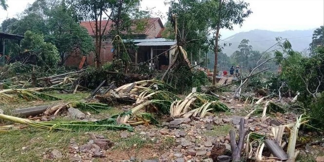 Cứu trợ đồng bào bị ảnh hưởng bão lũ ở Miền Trung: Chuyện gì đang xảy ra? - ảnh 2