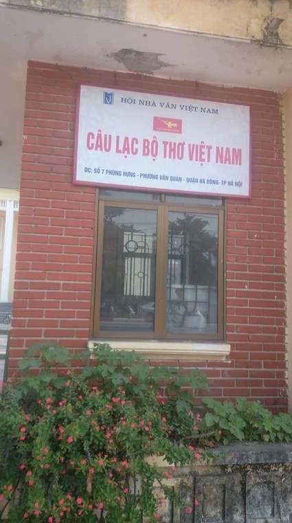 Câu lạc bộ thơ - Vàng, thau lẫn lộn: Đứa con vô thừa nhận? - ảnh 1