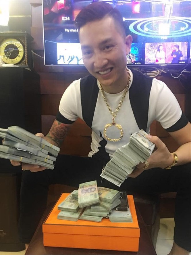 Giới showbiz cũng câu like nhờ giang hồ - ảnh 1