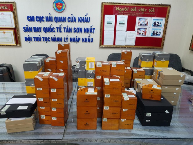 Tràn lan hàng giả, hàng nhái cuối năm - ảnh 1