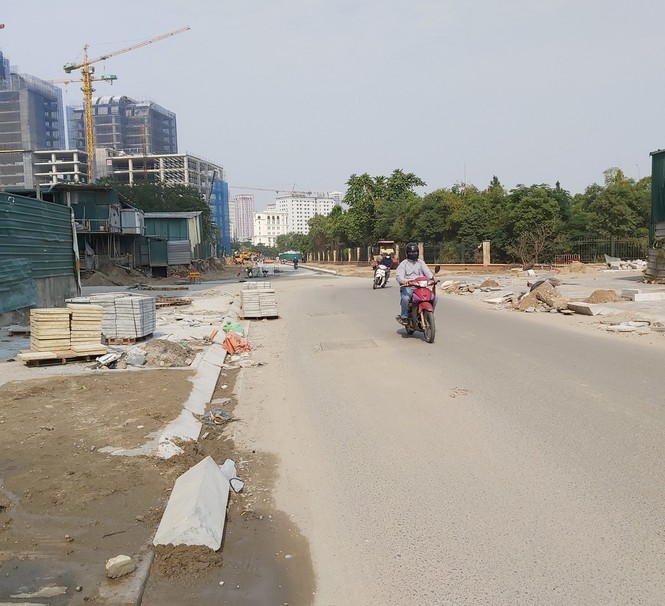 Nhiều đường phố Hà Nội lại chìm trong khói bụi - ảnh 2