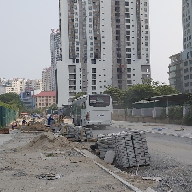 Nhiều đường phố Hà Nội lại chìm trong khói bụi - ảnh 3