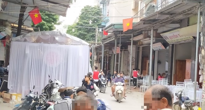 Gần Tết, Hà Nội nở rộ rạp đám cưới giữa lòng đường - ảnh 1