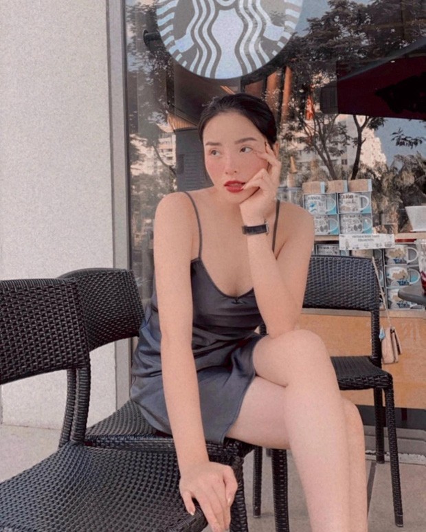 Hai nàng hậu Tiểu Vy, Kỳ Duyên 'đọ dáng' với váy đen bó sát - ảnh 2