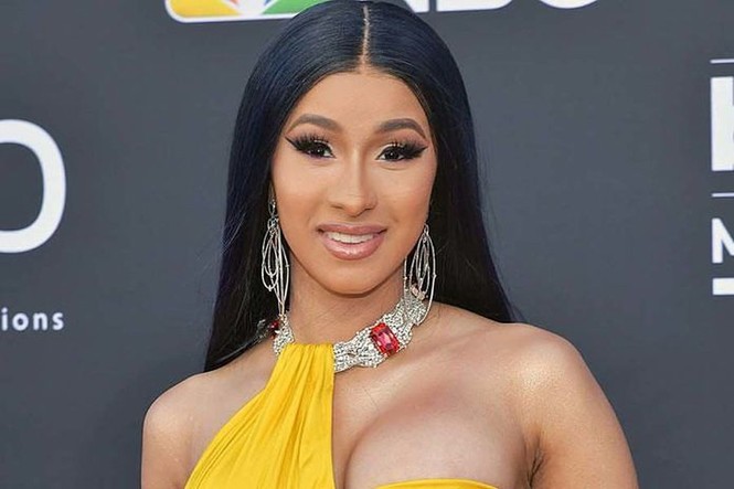 Cardi B chia sẻ bức tranh mang thông điệp chống dịch COVID-19 do fan Việt vẽ - ảnh 1