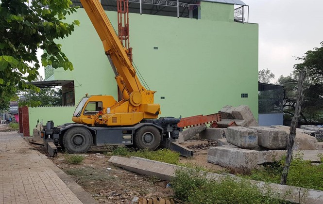 Đứt giàn giáo lúc thi công nhà, một người bị bê tông đè tử vong - ảnh 1