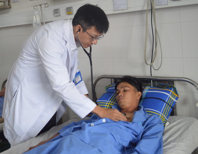 23 tuổi, nam thanh niên đột quỵ vì hút thuốc và nhậu trong nhiều năm - ảnh 1