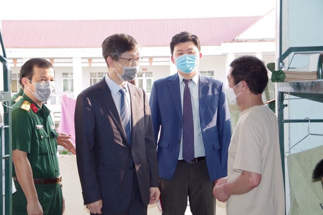 Tổng lãnh sự quán Hàn Quốc thăm khu cách ly dịch Covid-19 tại Cần Thơ - ảnh 3