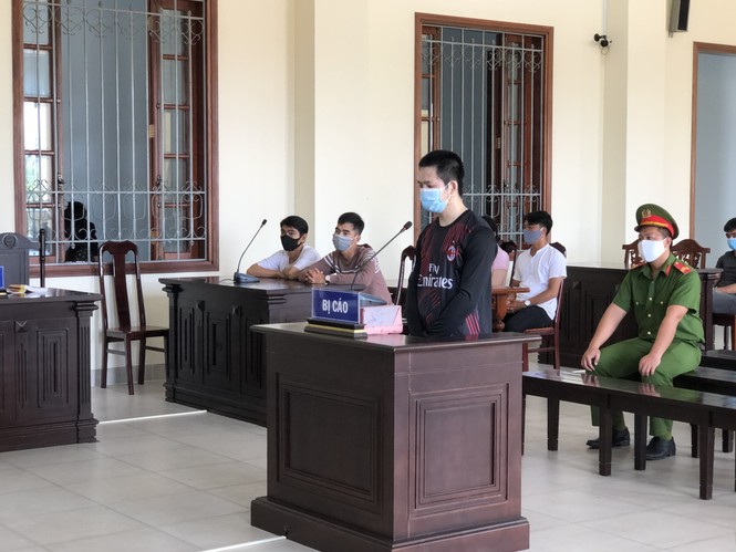 Nhân viên nhà hàng 5 sao bị đồng nghiệp đâm tử vong - ảnh 1