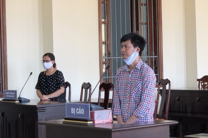 'Nổ' sắp lên chức trưởng khoa để lừa chạy việc cho 10 người - ảnh 1