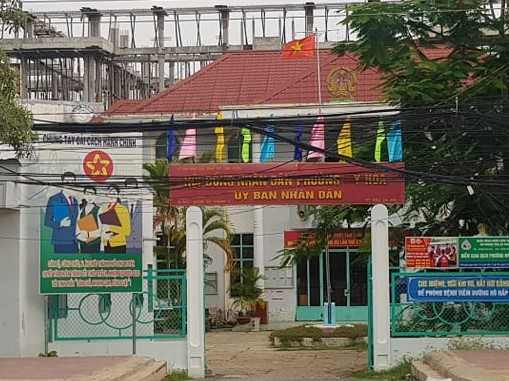 Cán bộ bị kỉ luật vì 'quan hệ không trong sáng' vẫn được chỉ định làm bí thư - ảnh 1