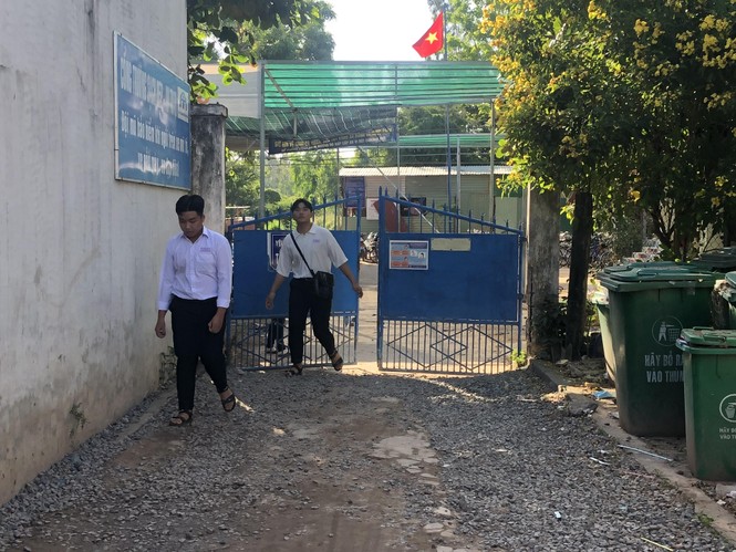 Xem xét kỉ luật lãnh đạo trường vụ nữ sinh nghi uống thuốc tự tử - ảnh 1
