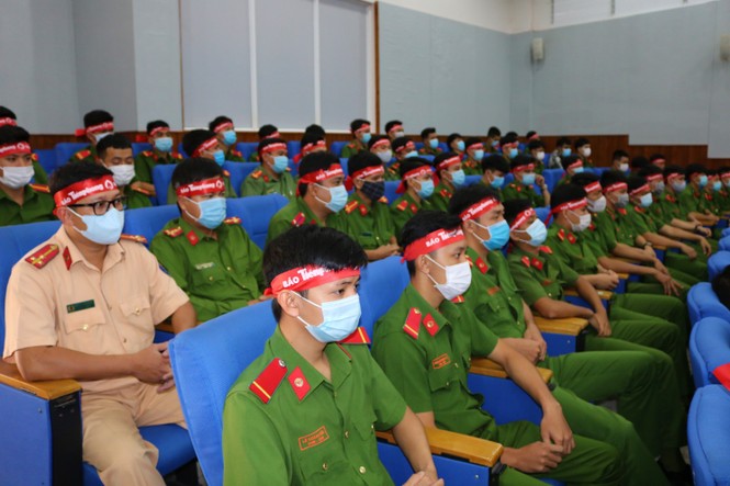 Hơn 100 cán bộ, chiến sĩ Công an tỉnh An Giang tham gia Chủ nhật Đỏ - ảnh 6