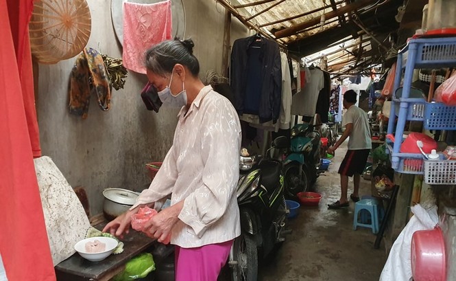 Xóm chạy thận cạnh bệnh viện Bạch Mai được hỗ trợ tiền, cách ly tại chỗ - ảnh 3