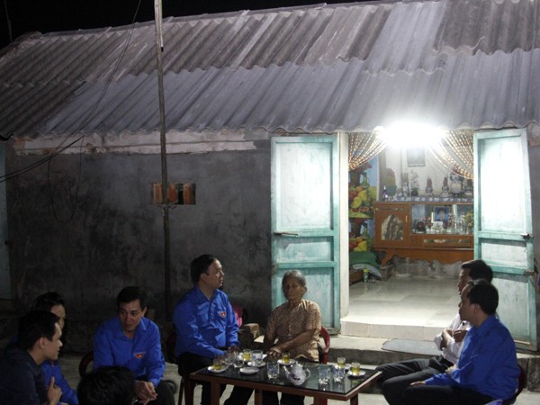 Đoàn đã 60 suất quà (mỗi suất trị giá 1 triệu đồng) đã được gửi tới các gia đình. Bên cạnh đó có sách vở, áo thun cho học sinh và mì tôm do Hội Liên hiệp Thanh niên Việt Nam; Đoàn Khối Doanh nghiệp Trung ương chung tay ủng hộ