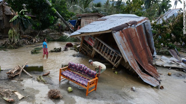 Cơn bão Bopha tàn phá Philippines hôm 7- 12- 2012 khiến hơn 1.000 người thiệt mạng và khoảng 1,2 triệu người mất nhà cửa. Thiệt hại do cơn bão gây ra lên tới hàng hơn 400 triệu USD