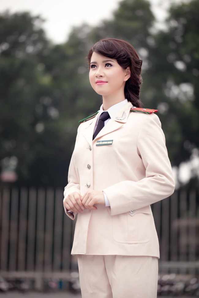 Hương Giang cho biết, vì phải dẫn từ sáng sớm nên 4h sáng cô đã phải dậy để chuẩn bị chạy chương trình