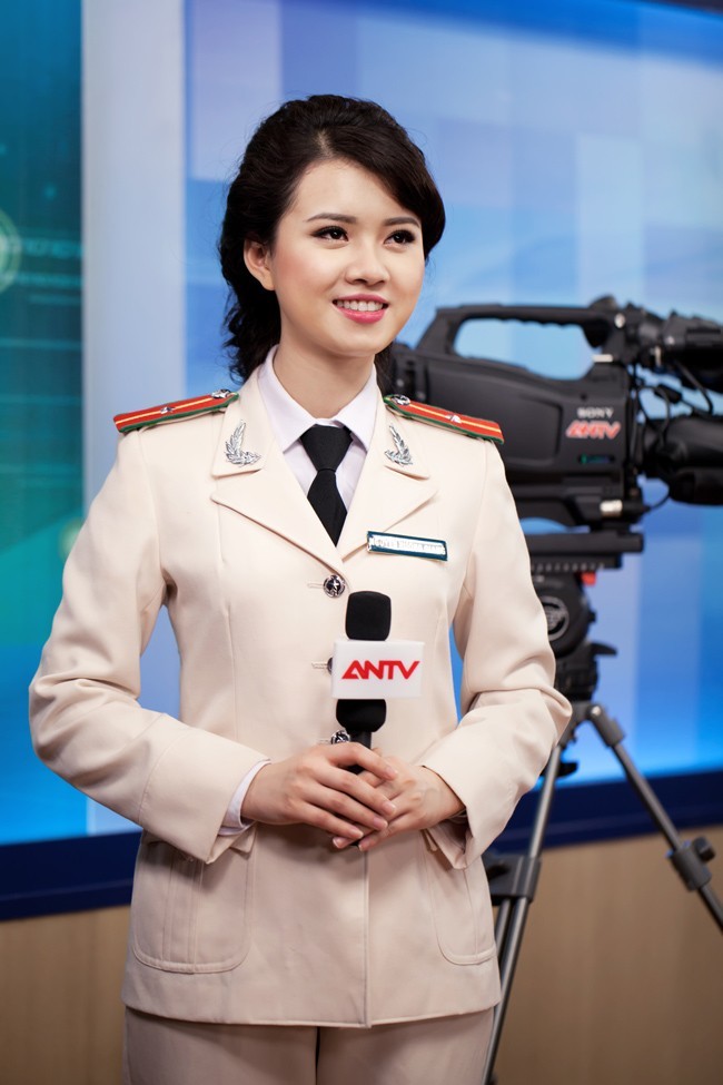 Hiện tại, cô đang tiếp tục theo học đại học tại đại học Văn hóa nghệ thuật Quân đội