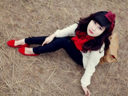Hương Kyn, nữ sinh lớp 12 của trường THPT Cầu Giấy Hà Nội sinh vào ngày 19/2/1996 sở hữu vẻ bề ngoài dễ thương và khá đáng yêu
Bài viết: http://news.zing.vn/Co-giao-tuong-lai-xinh-dep-nhu-hot-girl-post359347.html#home_cate.tinchinh
Nguồn Zing News