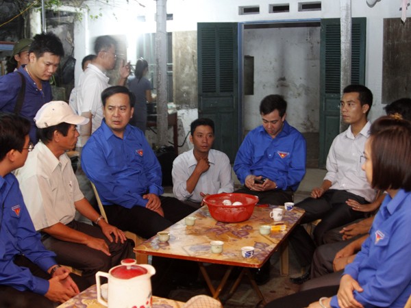 Tại Thái Bình, Đoàn công tác đã đến chia buồn với gia đình anh Hà Đức Nghĩa (thôn Minh Vũ, xã Thụy Xuân, Thái Thụy. Cơn bão đã