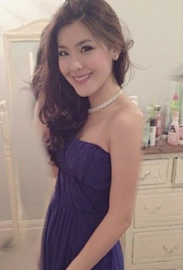 Siree Wongrakmit là con gái của Phó Tổng Giám đốc Tập đoàn dầu khí Bangchak.
Bài viết: http://news.zing.vn/Nhung-co-con-gai-sieu-hot-cua-cac-ty-phu-Thai-Lan-post357269.html#home_featured.tinnong
Nguồn Zing News