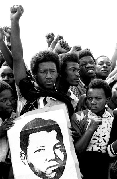 Năm 1985: Những người biểu tình tập trung ở Cape Town và đòi thả tự dự do cho ông Mandela