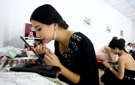Trước khi mọi người lại tiếp tục chuẩn bị cho show diễn buổi chiều
