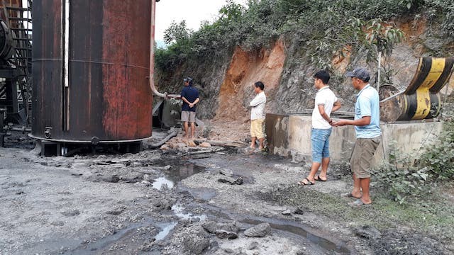 Phát hiện 200 lít dầu thải đổ ở đầu nguồn sông Hiếu - ảnh 5